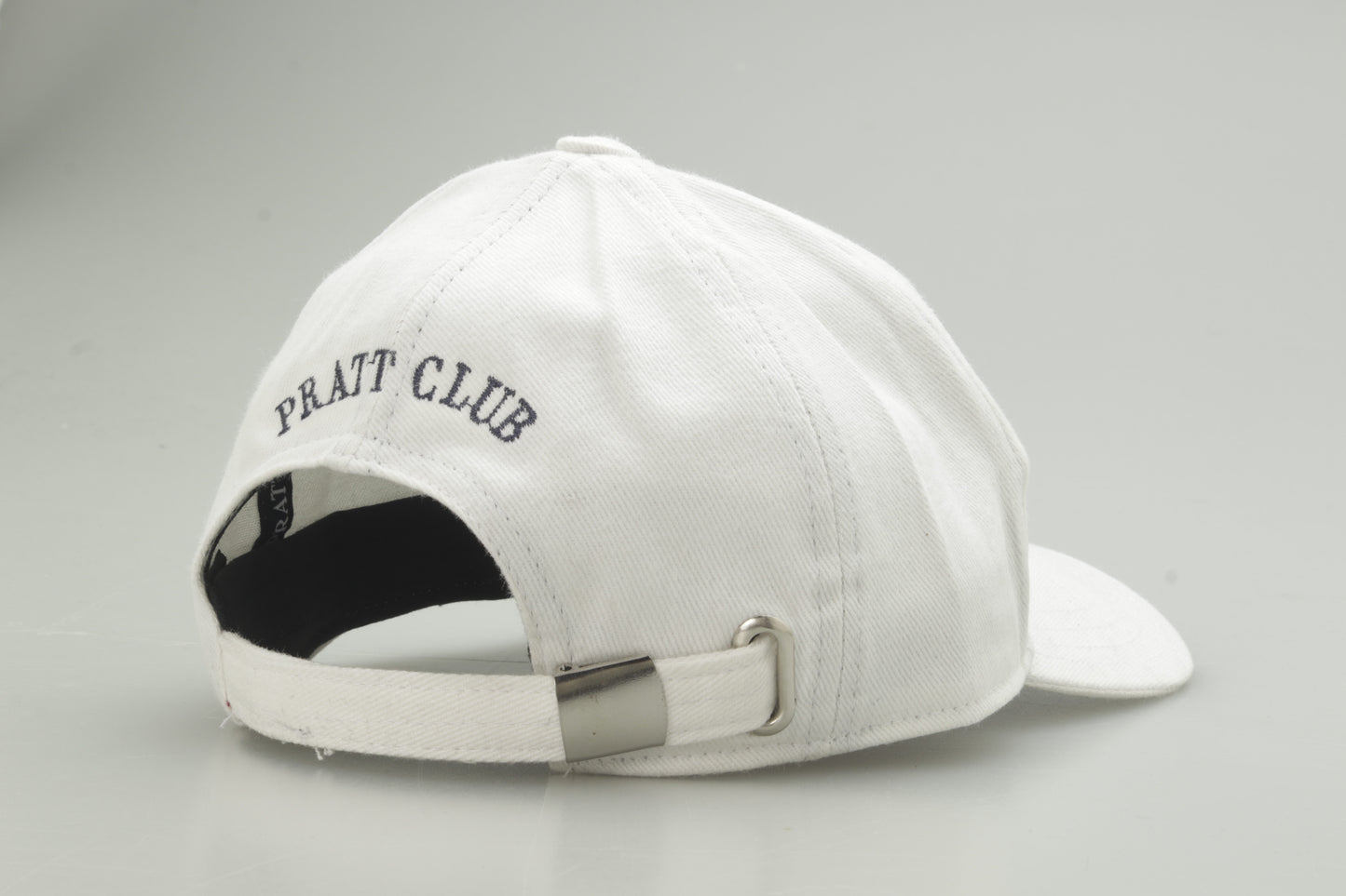 Gorra blanca con logo bordado