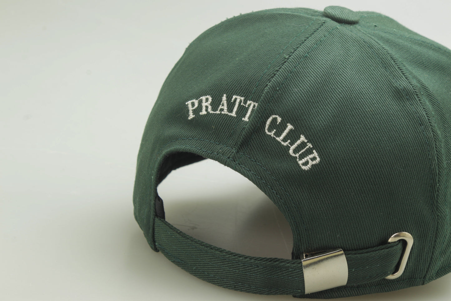 Gorra verde con logo bordado